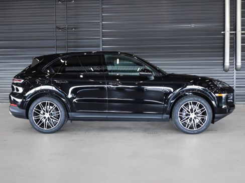 Used 2024 Porsche Cayenne AWD/4WD image 11