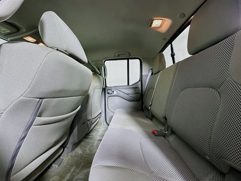 Used 2018 Nissan Frontier SV image 26