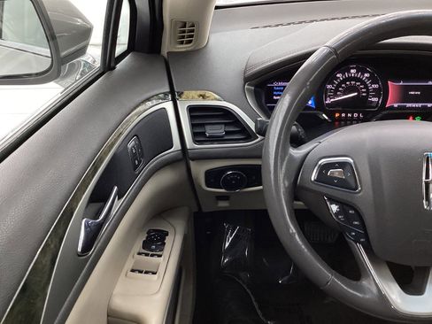 Used 2016 Lincoln MKZ Hybrid image 32