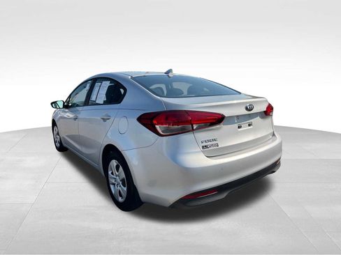 Used 2017 Kia Forte LX FWD image 7