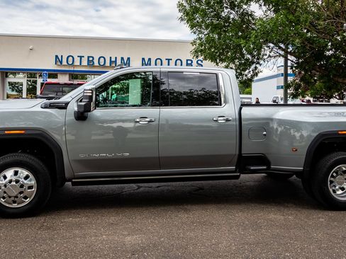 Used 2025 GMC Sierra 3500 Denali Ultimate AWD/4WD image 1