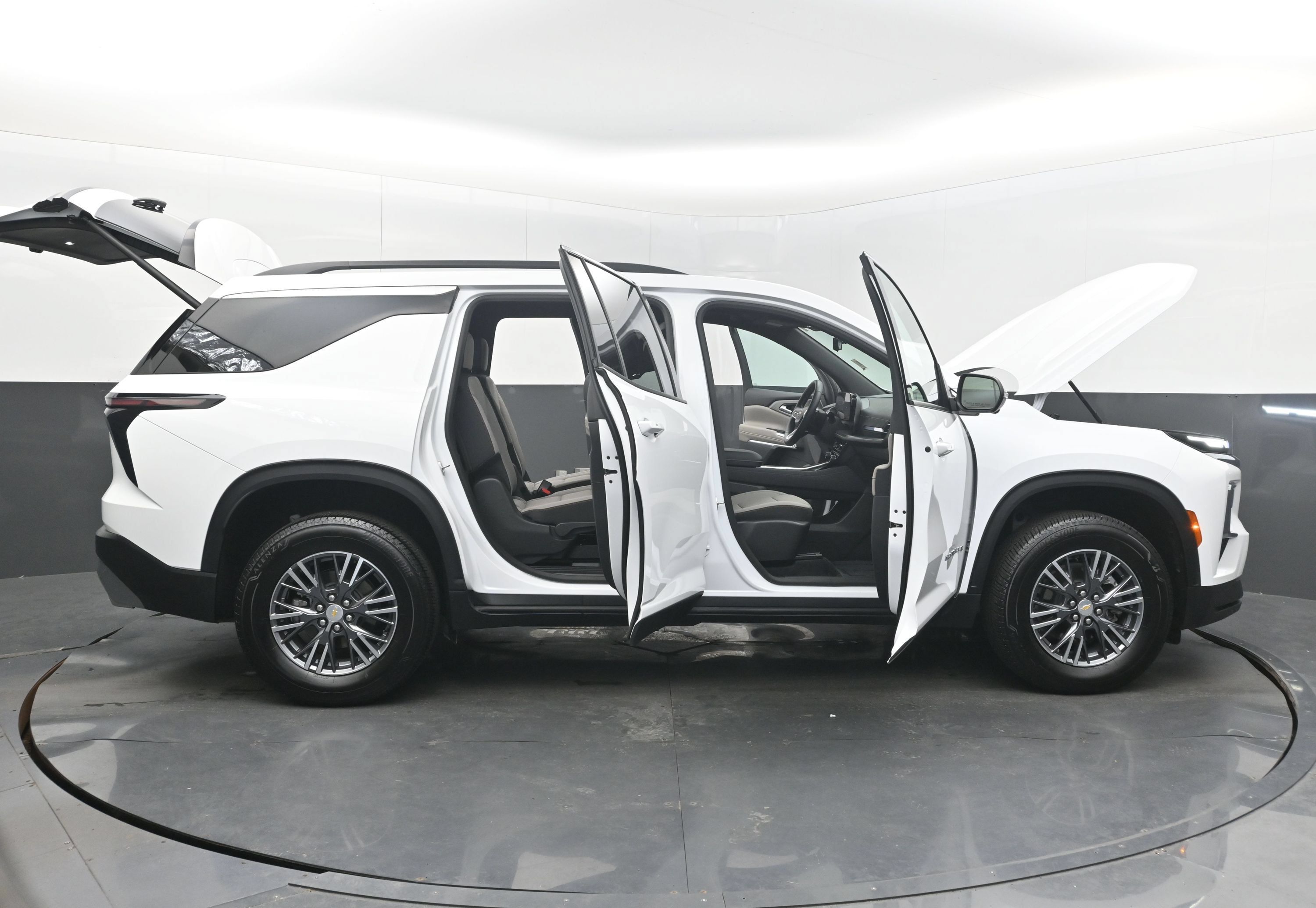 Certified 2026 Chevrolet Traverse LT w/ Driver Confidence Package FWD image 47