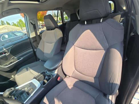 Used 2019 Toyota RAV4 XLE w/ Carpet Mat Package AWD/4WD image 22