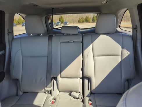 Used 2017 Toyota Highlander XLE image 22