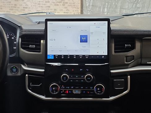 Used 2024 Ford Expedition XLT image 19