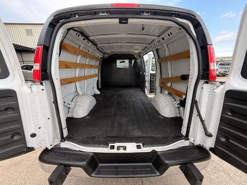 Used 2021 GMC Savana 2500 w/ Driver Convenience Package RWD image 19
