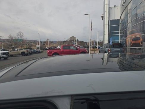 Used 2024 Land Rover Range Rover Evoque S image 12