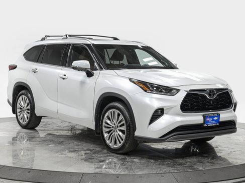 Used 2024 Toyota Highlander Platinum image 9