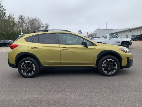 Used 2021 Subaru Crosstrek 2.0i image 2