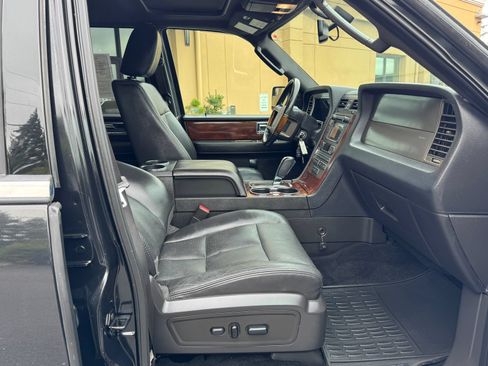 Used 2012 Lincoln Navigator L 4WD image 23