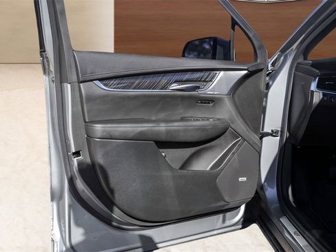 Used 2023 Cadillac XT6 Premium Luxury image 25