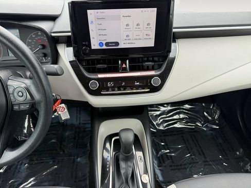 Used 2025 Toyota Corolla LE FWD image 11
