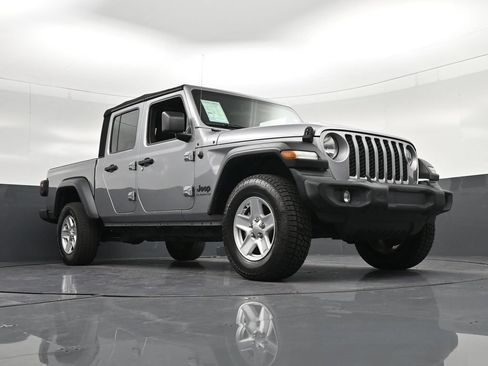 Used 2020 Jeep Gladiator Sport w/ Quick Order Package 24S AWD/4WD image 28