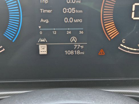 Used 2025 Hyundai Santa Fe SE image 32