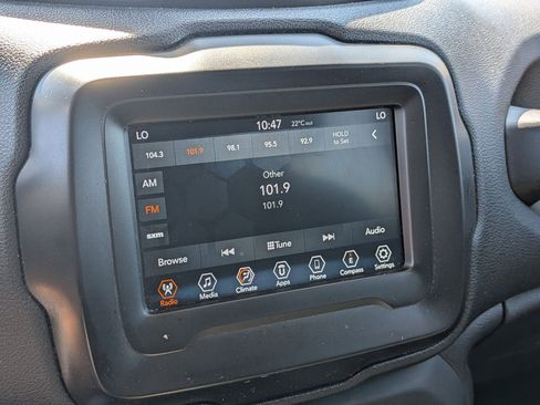 Used 2018 Jeep Renegade Altitude w/ Popular Equipment Group FWD image 19