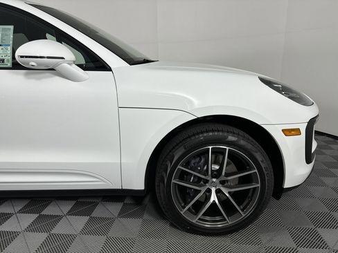 Certified 2025 Porsche Macan image 11