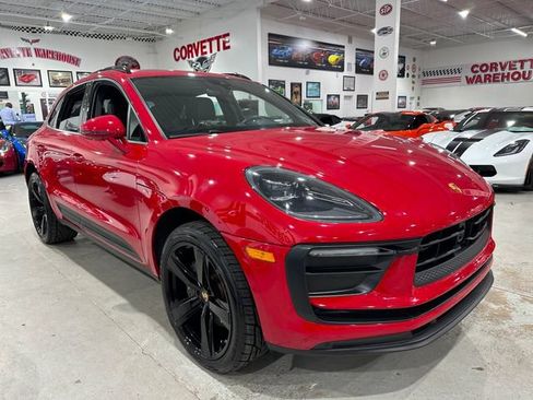 Used 2023 Porsche Macan AWD/4WD image 5