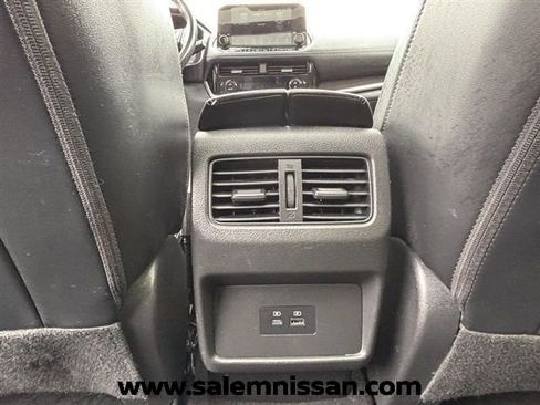 Used 2023 Nissan Rogue Platinum image 18