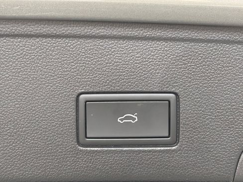 Used 2025 Volkswagen Atlas Cross Sport SEL Premium R-Line image 15