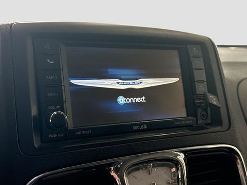 Used 2015 Chrysler Town & Country Touring-L w/ Driver Convenience Group FWD image 14