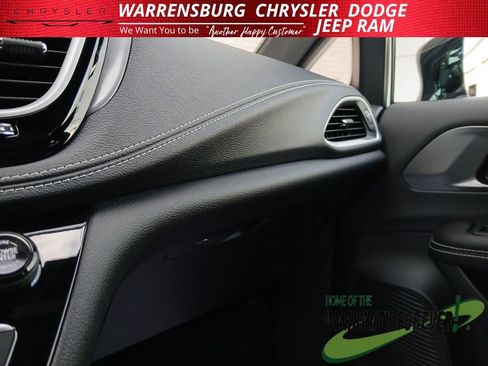 New 2026 Chrysler Pacifica Select image 27