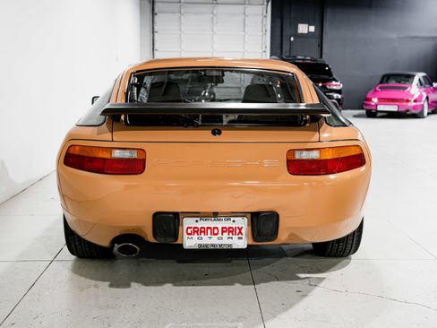 Used 1987 Porsche 928 S4 image 4