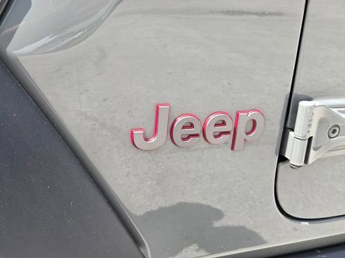 Used 2021 Jeep Wrangler Unlimited Rubicon AWD/4WD image 12