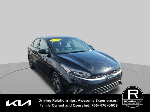 Used 2023 Kia Forte LXS FWD image 3