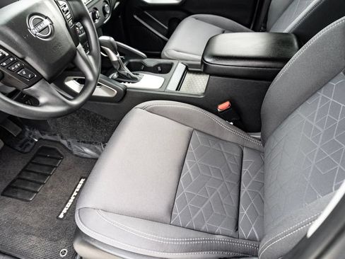 Used 2025 Nissan Frontier SV RWD image 14