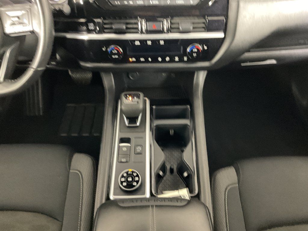 Used 2025 Nissan Pathfinder SV AWD/4WD image 14