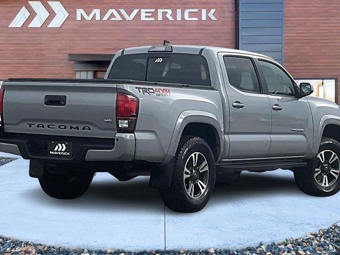 Used 2018 Toyota Tacoma TRD Sport image 5