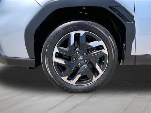 Used 2025 Subaru Forester Limited AWD/4WD image 32