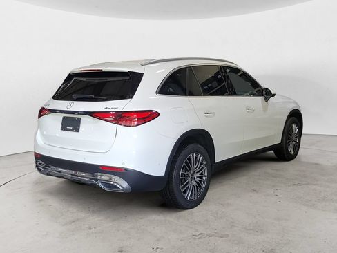 Used 2025 Mercedes-Benz GLC 300 4MATIC image 5