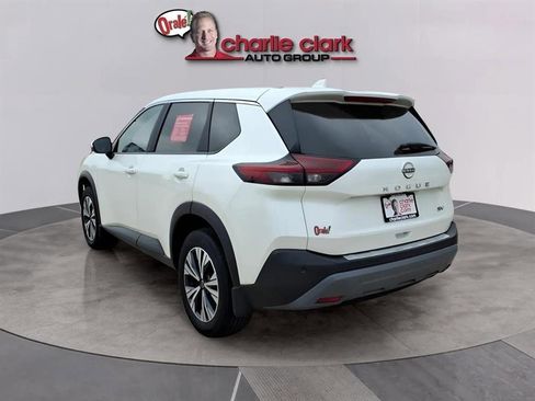 Used 2023 Nissan Rogue SV image 3