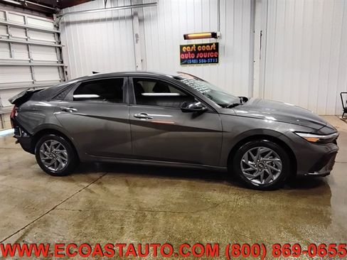 Used 2024 Hyundai Elantra SEL image 5