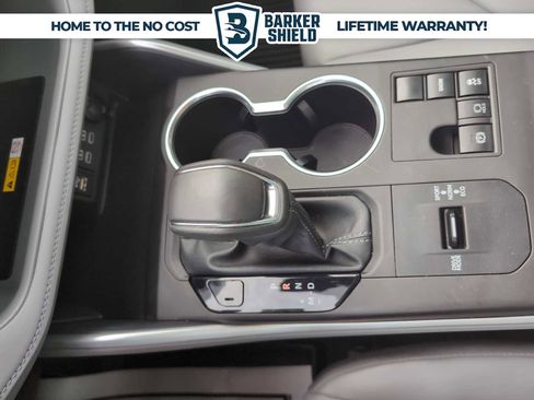 Used 2024 Toyota Highlander XLE FWD image 16