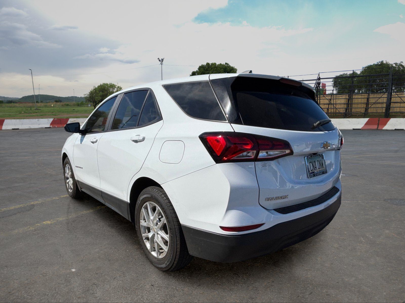 Used 2022 Chevrolet Equinox LS w/ LS Convenience Package FWD image 4