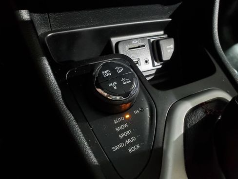 Used 2015 Jeep Cherokee Trailhawk w/ Comfort/Convenience Group AWD/4WD image 37
