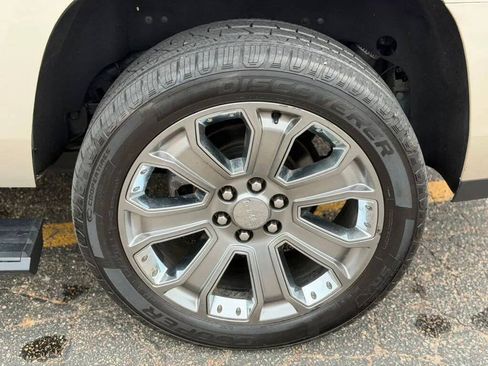 Used 2015 GMC Yukon Denali w/ Premium Package AWD/4WD image 22