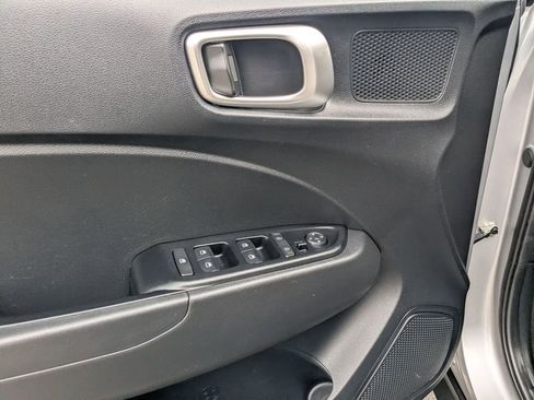 Used 2025 Hyundai Venue SEL FWD image 14