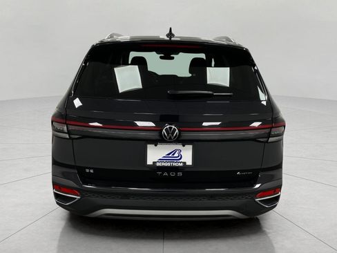 Used 2025 Volkswagen Taos SE AWD/4WD image 5