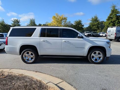 Used 2018 Chevrolet Suburban LS RWD image 3
