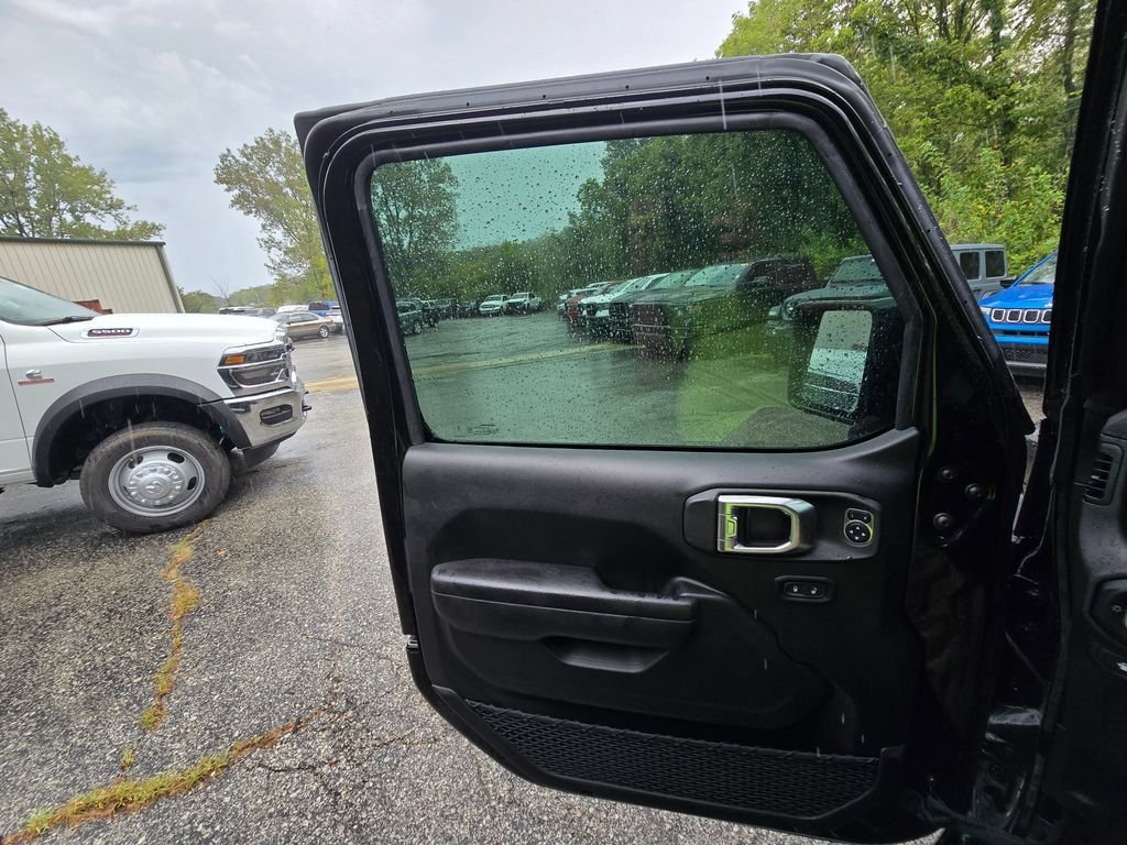 Used 2023 Jeep Wrangler Unlimited w/ Sun & Screen Package AWD/4WD image 30