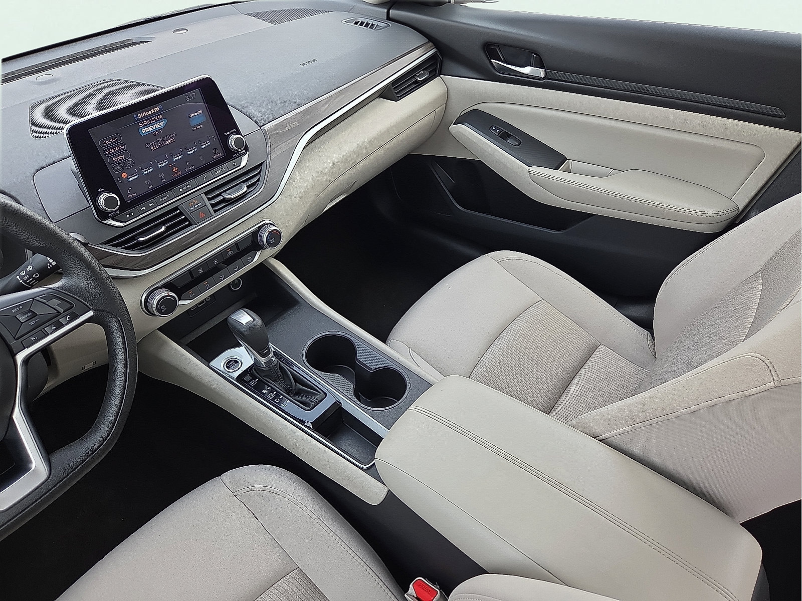 Used 2025 Nissan Altima 2.5 SV FWD image 11