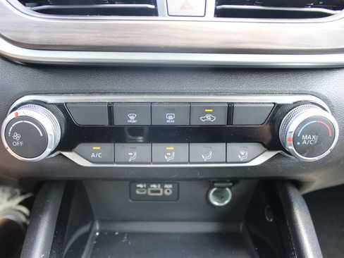 Used 2024 Nissan Altima 2.5 SV FWD image 32