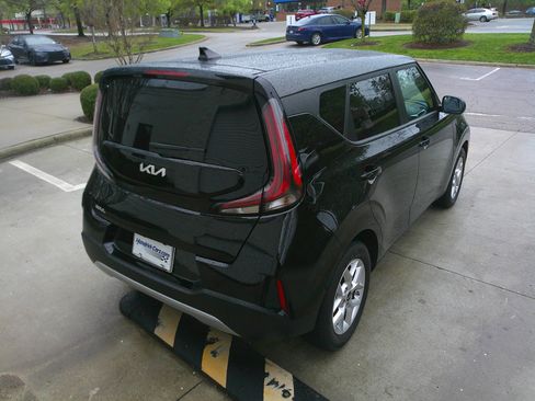 Used 2025 Kia Soul LX w/ LX Technology Package image 16