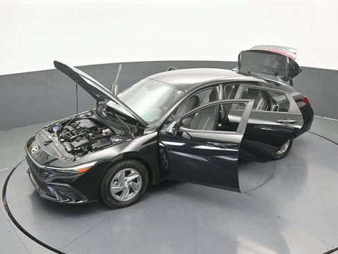 Used 2024 Hyundai Elantra SE FWD image 50