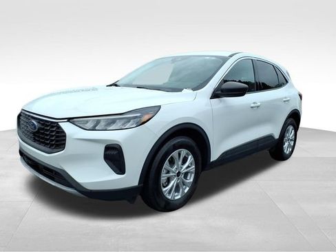 Used 2023 Ford Escape Active w/ Tech Pack #1 AWD/4WD image 2
