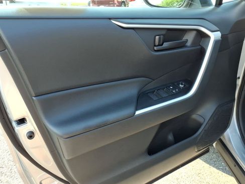 Used 2023 Toyota RAV4 LE AWD/4WD image 9