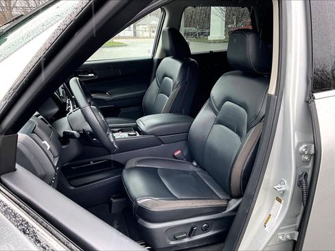 Used 2024 Nissan Pathfinder SL w/ SL Premium Package image 10